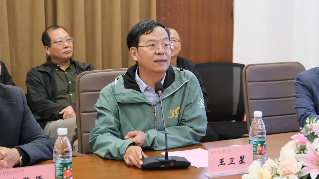 華珠舉行人工智能學院科技小院揭牌儀式3.jpg