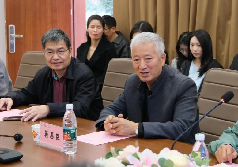 華珠舉行人工智能學院科技小院揭牌儀式4.png