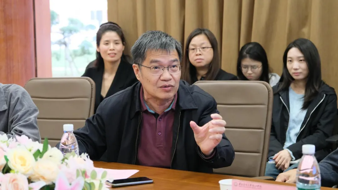 華珠舉行人工智能學院科技小院揭牌儀式5.png