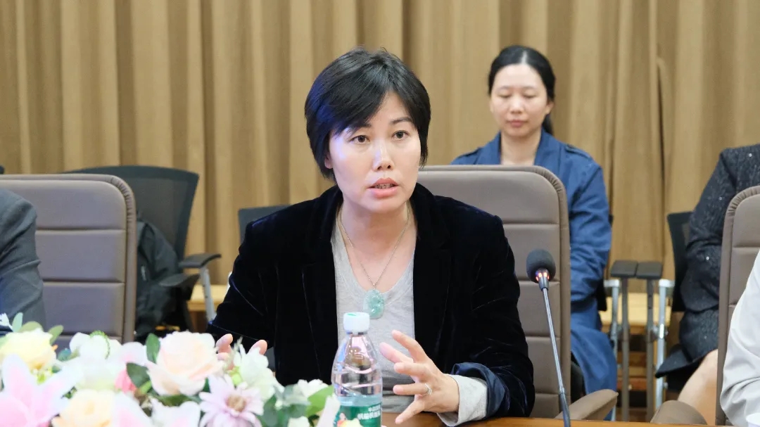 華珠舉行人工智能學院科技小院揭牌儀式7.jpg